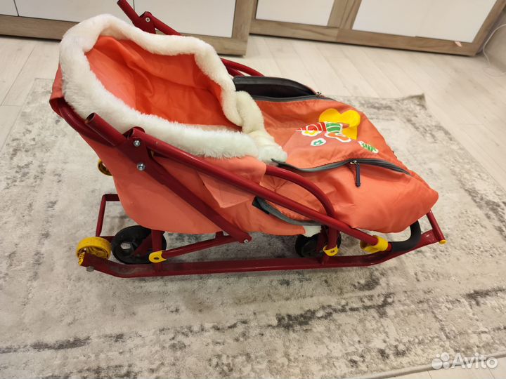 Санки на колесах с шубкой и складной ручкой
