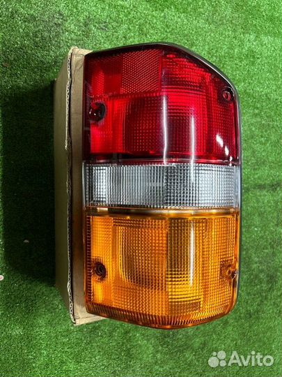 Стоп-сигнал задний правый Nissan Patrol Y60