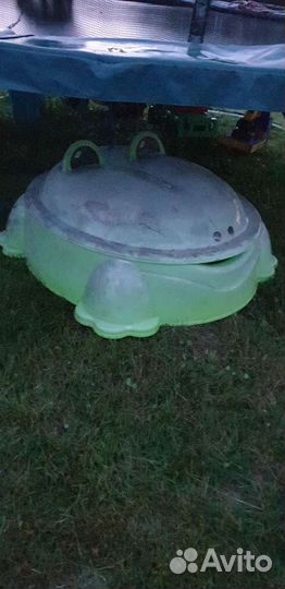 Детская песочница с крышкой. Качели пластиковые