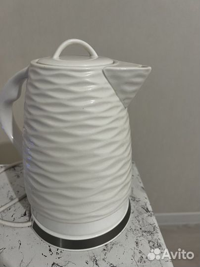 Керамический чайник белый