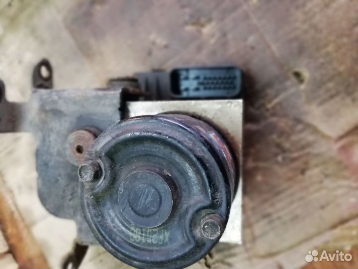 Блок abs Hyundai Elantra 2000-2016 (589202D300)