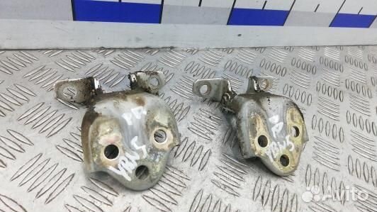 Петля передняя правая hyundai terracan HP (YBN05FB