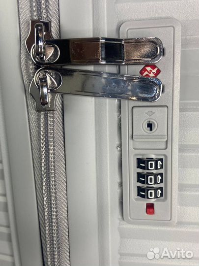 Чемодан из полипропилена, светло серый, размер M