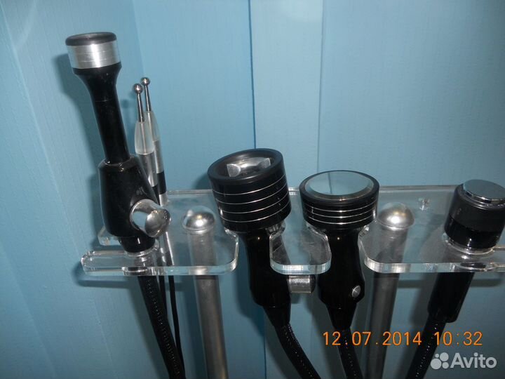 Косметологический аппарат RF-лифтинга и кавитации