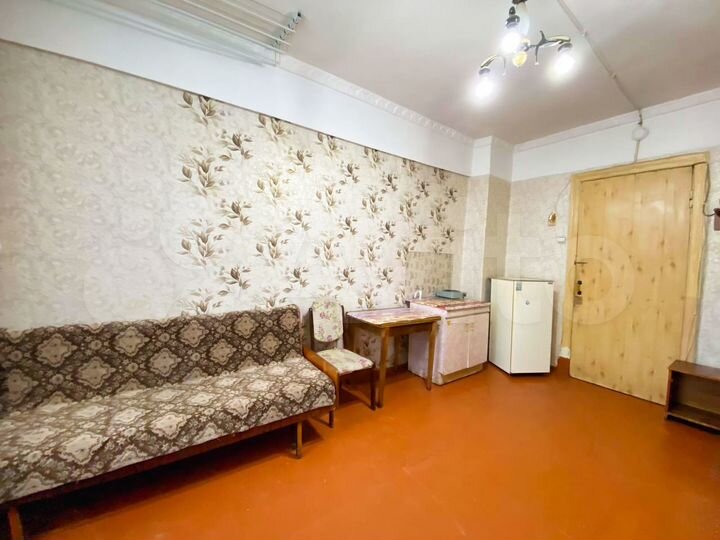 Комната 18 м² в 9-к., 1/4 эт.