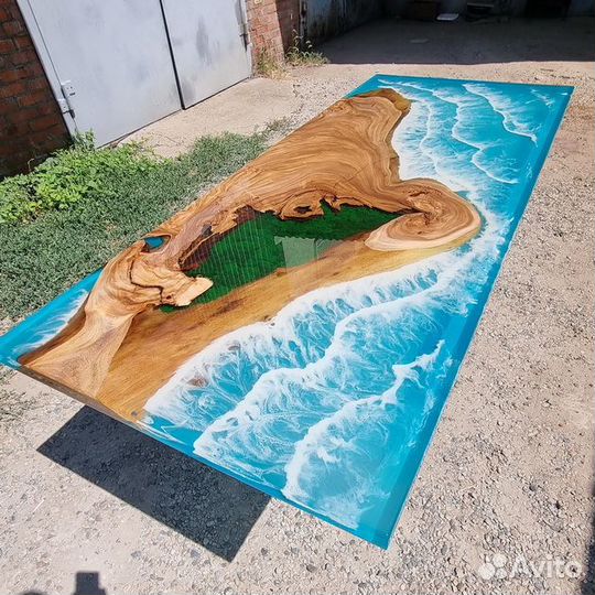 Стол из эпоксидной смолы с эфектом моря