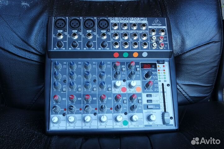 Пульт микшерный Behringer 1202FX