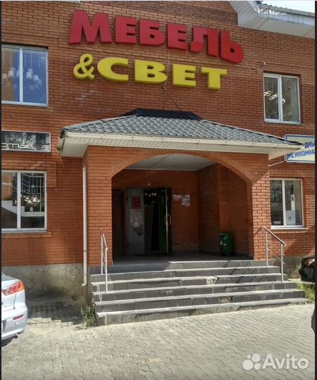 Продавец-консультант в магазин мебели и люстр