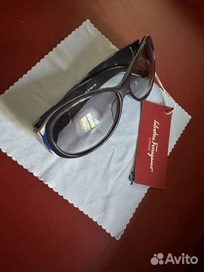 Солнцезащитные очки женские брендовые