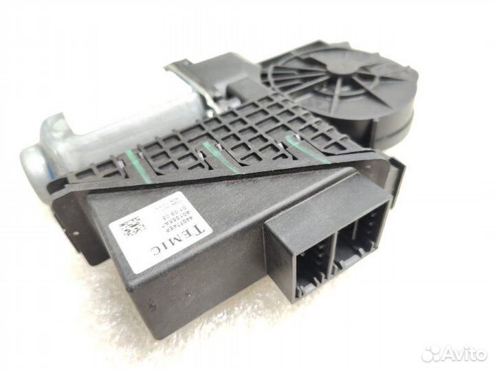 Мотор стеклоподъемника задний левый Skoda Fabia