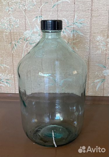 Бутылка стеклянная 10 литров с винтавой крышкой