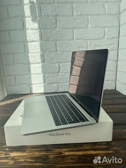 MacBook Pro 13inch 2017 i5/ram8/ssd128/silver