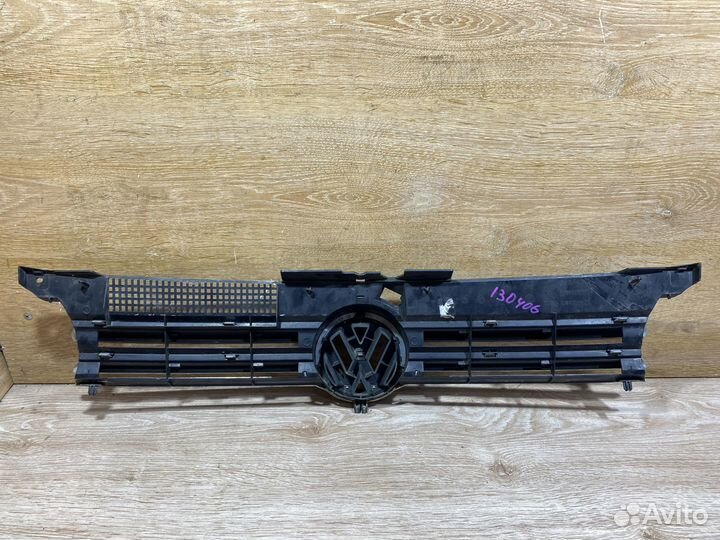 Решетка радиатора Volkswagen Golf 4 Арт. 130406