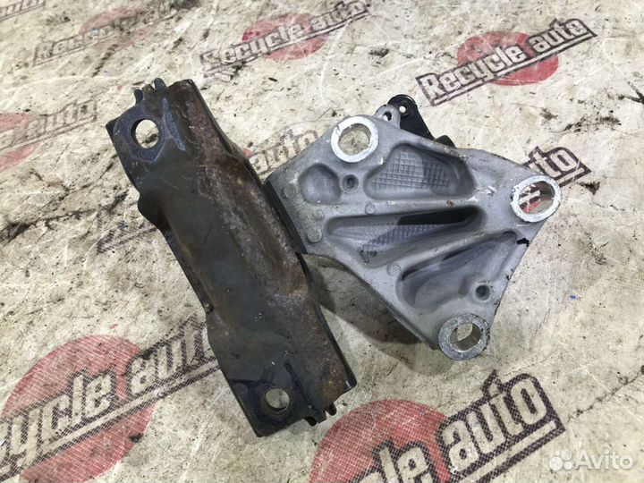 Подушка двигателя honda FIT GP6 LEB L F 2014 Перед