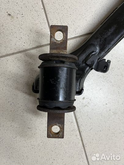 Рычаг задний нижний левый Honda Civic 4D