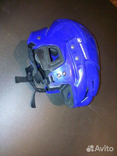 Продам хоккейный шлем и защиту детские
