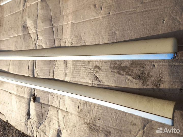 VW Passat B5 FL 00-04молдинг с хромом перед правый