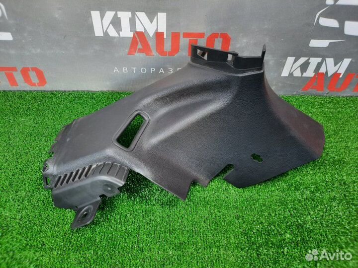 Накладка задней стойки левая Ford Focus 3 2.0L