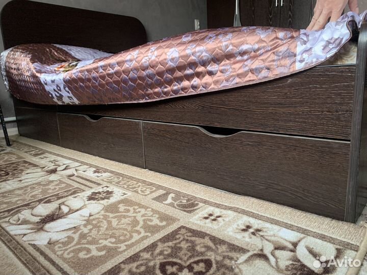 Кровать с матрасом