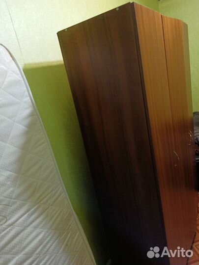 Компьютерный стол и Шкаф