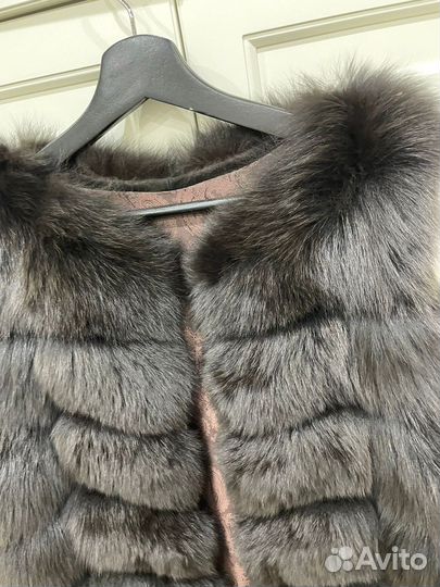 Меховой жилет чернобурка