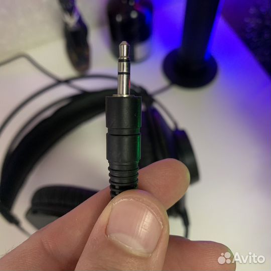 Студийные наушники akg k52