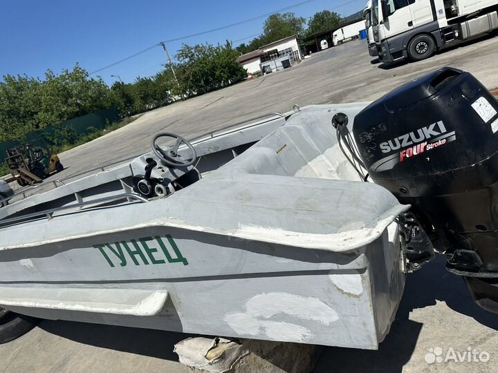 Лодка с мотором