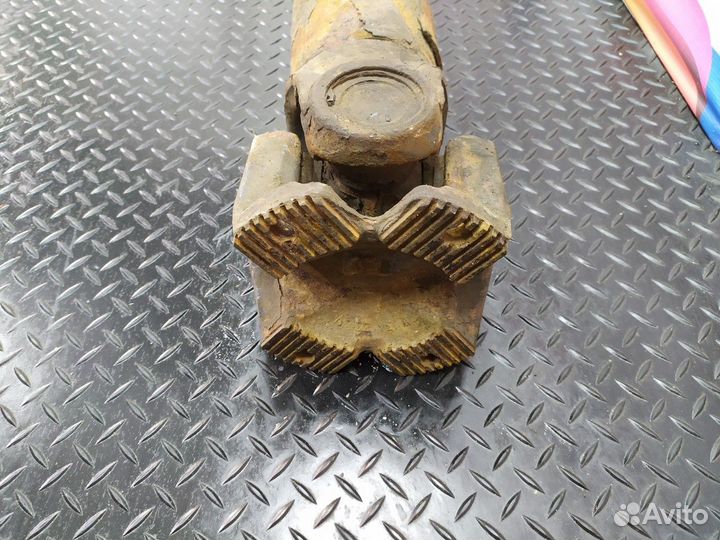 Вал карданный 1800 мм Iveco Stralis