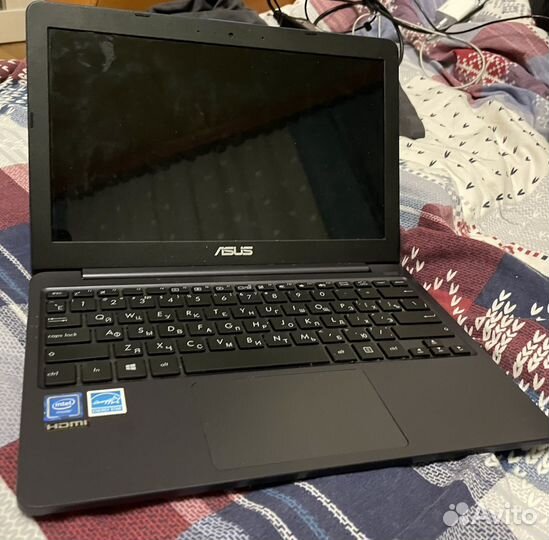 Asus e203m