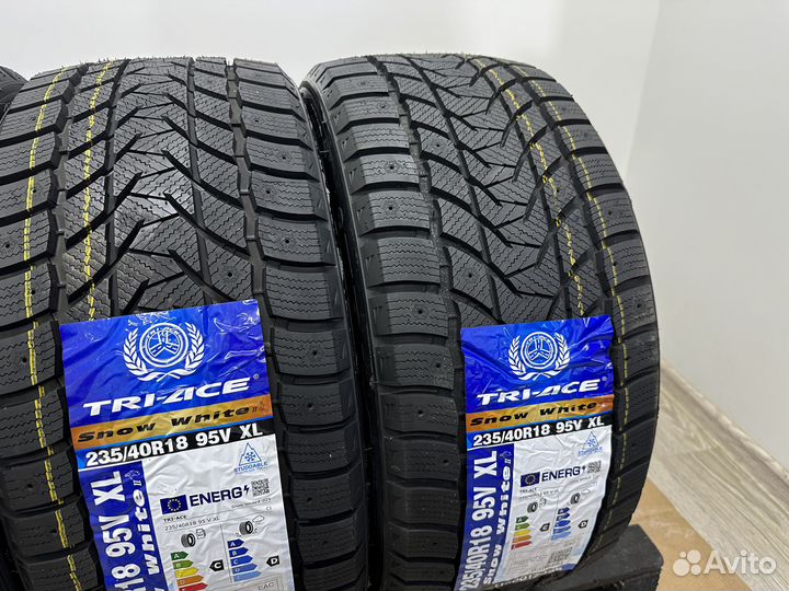 Tri Ace Snow White II 235/40 R18 95V