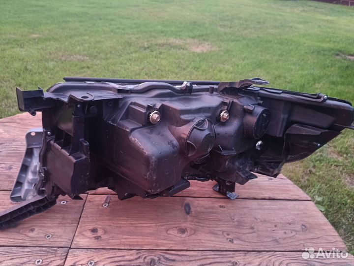 Фара правая на toyota land cruiser 200