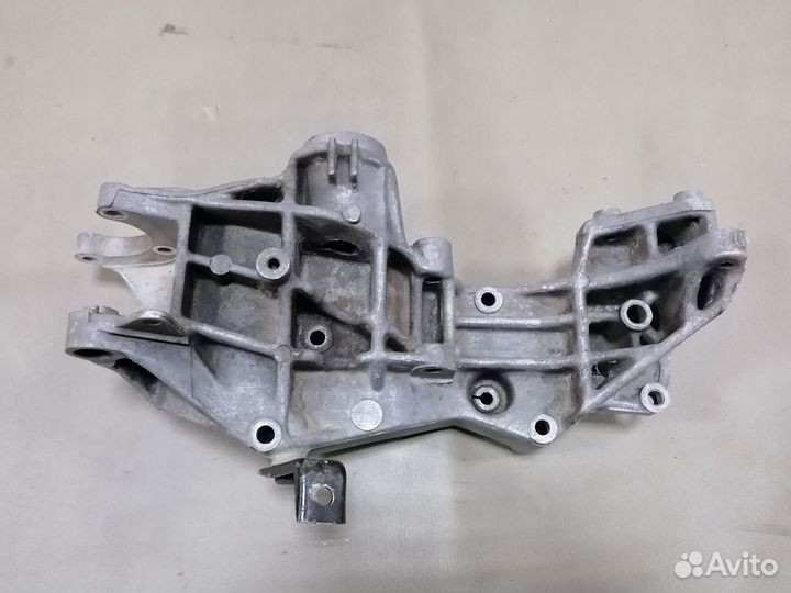 Кронштейн генератора 1.8 ADR Passat B5 Audi A4/A6