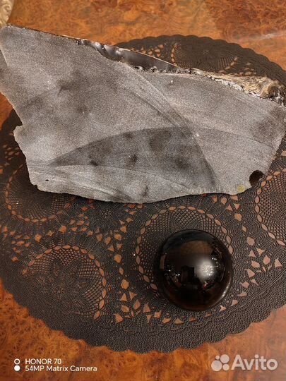 Обсидиан необработанный камень