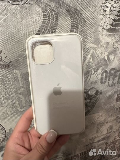 Чехол на iPhone 13