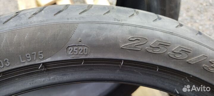 Pirelli P Zero 255/35 R19 Y