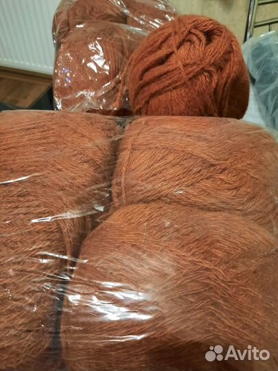 Нитки для вязания терракотового цвета 8 шт