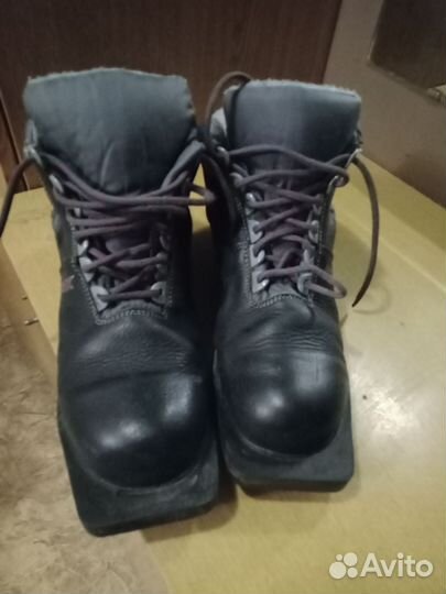 Лыжные ботинки