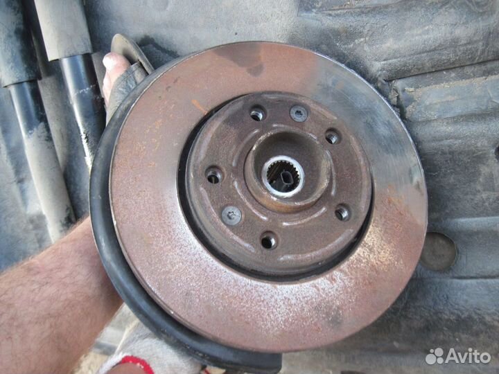 Кулаки поворотные Renault Megane флюенс