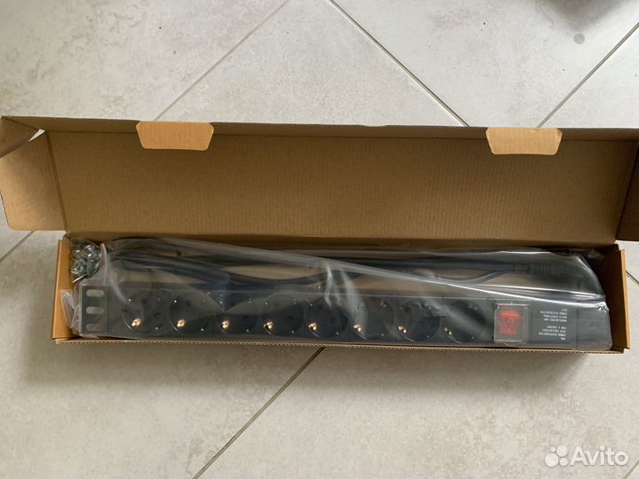 Блок розеток 19, 16А 8 розеток с встроенным шнуром