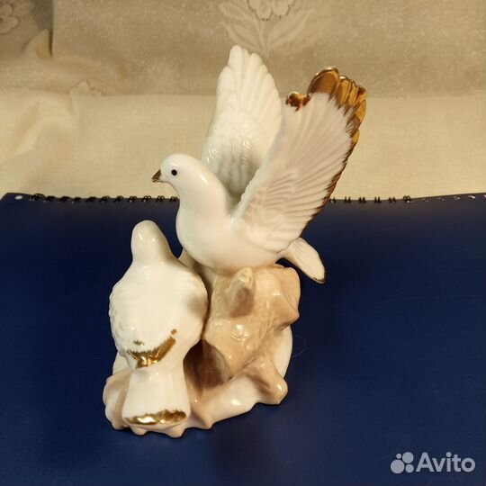 Голуби фарфоровые
