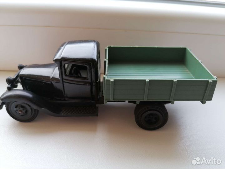 Модель грузовика СССР газ аа ранний шины резина