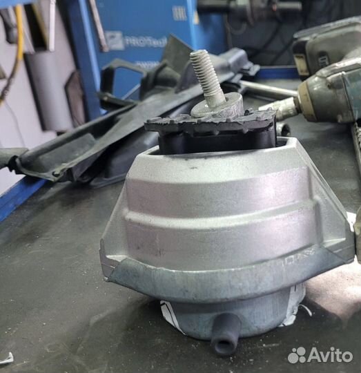 Подушка двигателя BMW E60 M57 22116774619