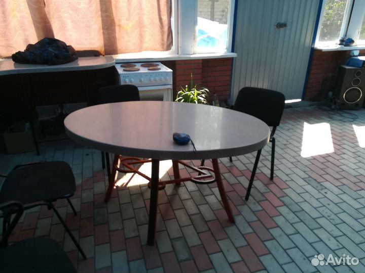 Стол обеденный