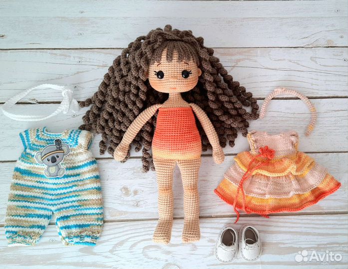 Вязаная кукла ручной работы