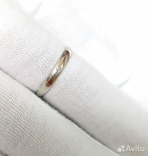 Золотое обручальное кольцо с бриллиантом 17р