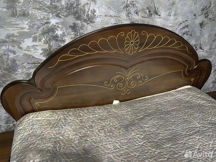 Продам спальный гарнитур