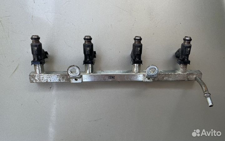 Топливная рампа с форсунками Chevrolet Cruze 1.6