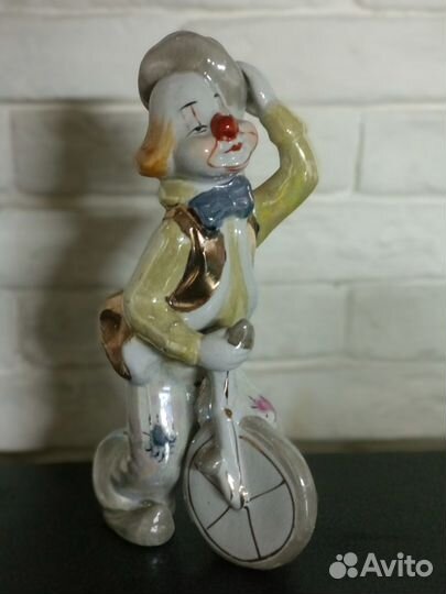Клоун на велосипеде