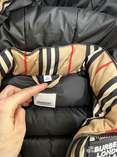 Жилет Burberry 3 года