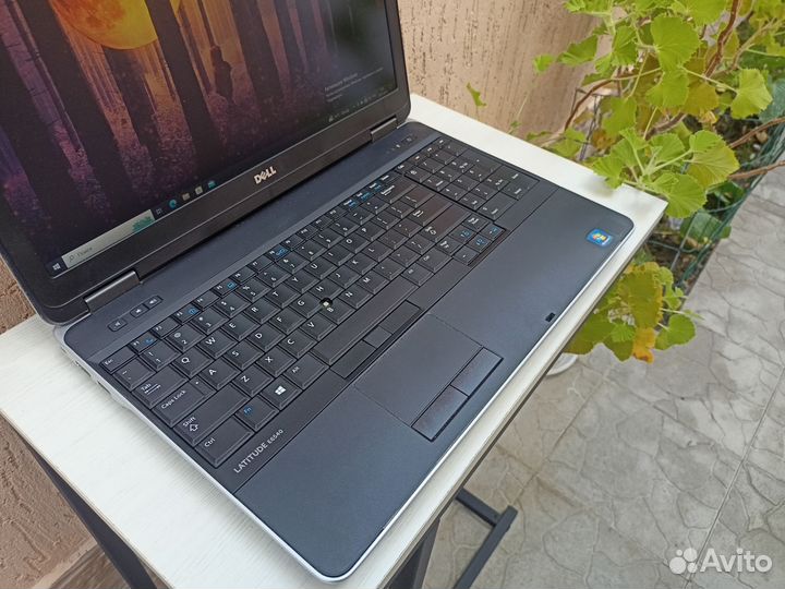 Dell Intel Core i5/SSD/15.6